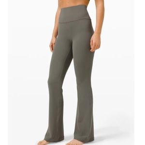 Lululemon Athletica Groove Super-High-Rise Flared Pant Green size 4